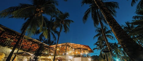 Breakfast, lunch, dinner served; local and international cuisine