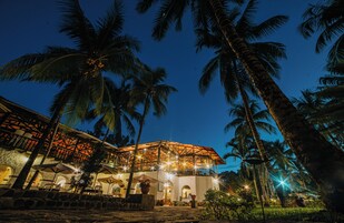 Breakfast, lunch, dinner served; local and international cuisine 