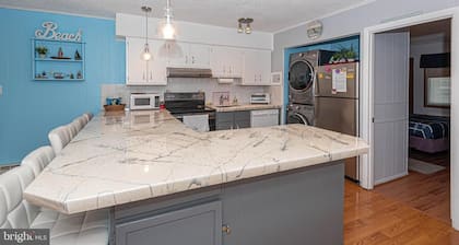 3 Bedroom 2 Full Bathrooms on Ocean Block!