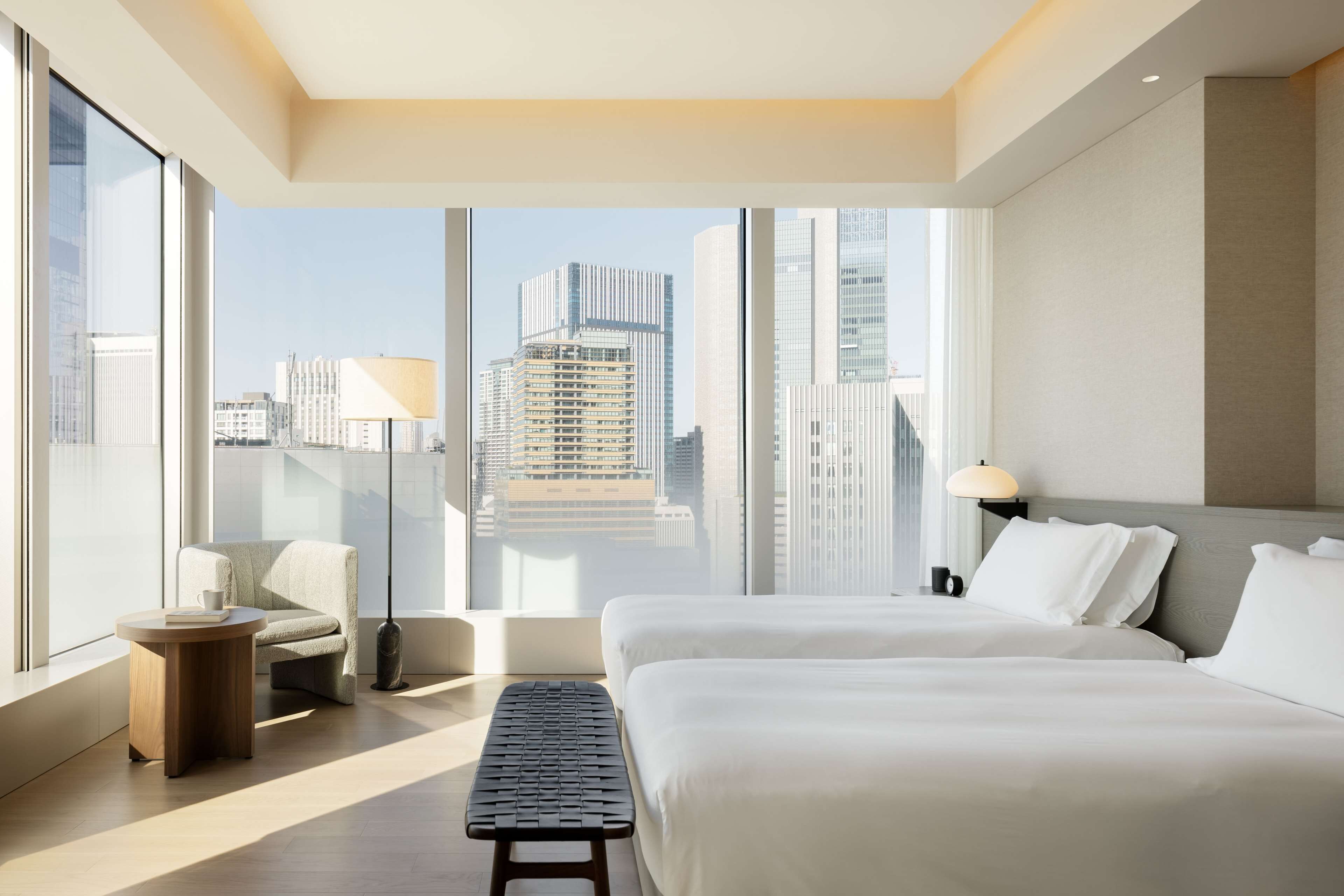 免费迷你吧物品、客房内保险箱、办公桌、笔记本电脑工作区