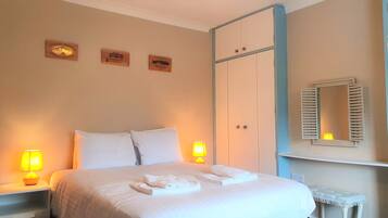 Family House | Desk, iron/ironing board, free WiFi