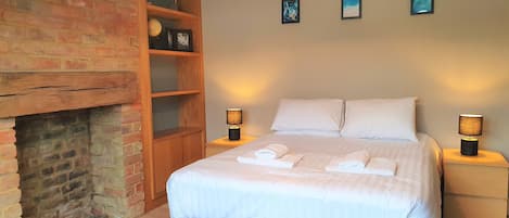 Family House | Desk, iron/ironing board, free WiFi