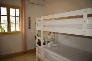 2 slaapkamers, een strijkplank/strijkijzer, gratis wifi, beddengoed