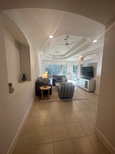 Gorgeous 2nd Floor Unit in The Quarry, Minutes to downtown Naples and Mercato.