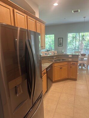 Fridge, microwave, oven, stovetop - Gorgeous 2nd Floor Unit in The Quarry, Minutes to downtown Naples and Mercato. (Naples)