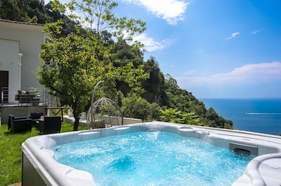 Villa Donna Rachele - Sea view Jacuzzi and Free Parking