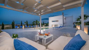 Vila, para fumantes | 6 quartos