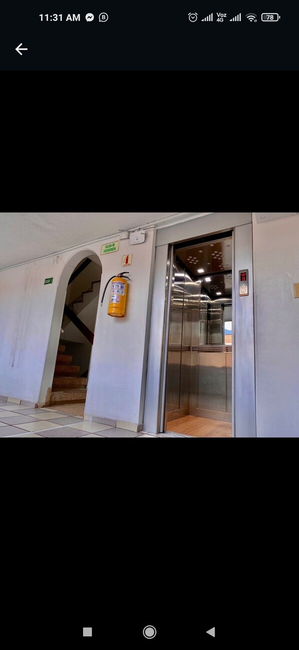 Interior - Alojamiento Privado, Céntrico y Confortable: ¡Tu Hogar Lejos de Casa! (Bogotá)