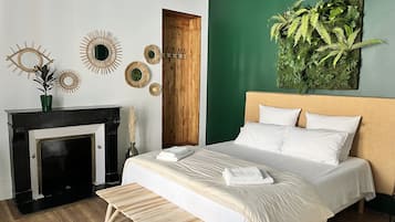 4 bedrooms, desk, iron/ironing board, travel crib