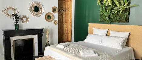 4 bedrooms, desk, iron/ironing board, travel cot