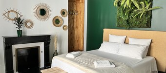 Le Gite de Jean Thevenin with free parking