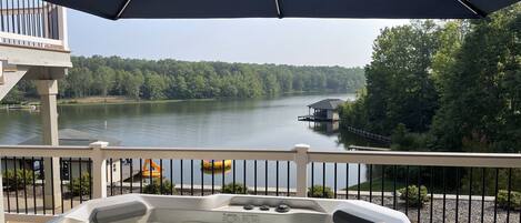 Tina de hidromasaje al aire libre