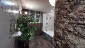 Classic Quadruple Room | Bathroom - CASA POSOS (Guanajuato)