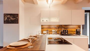 Coffee/tea maker, fridge, oven, dishwasher