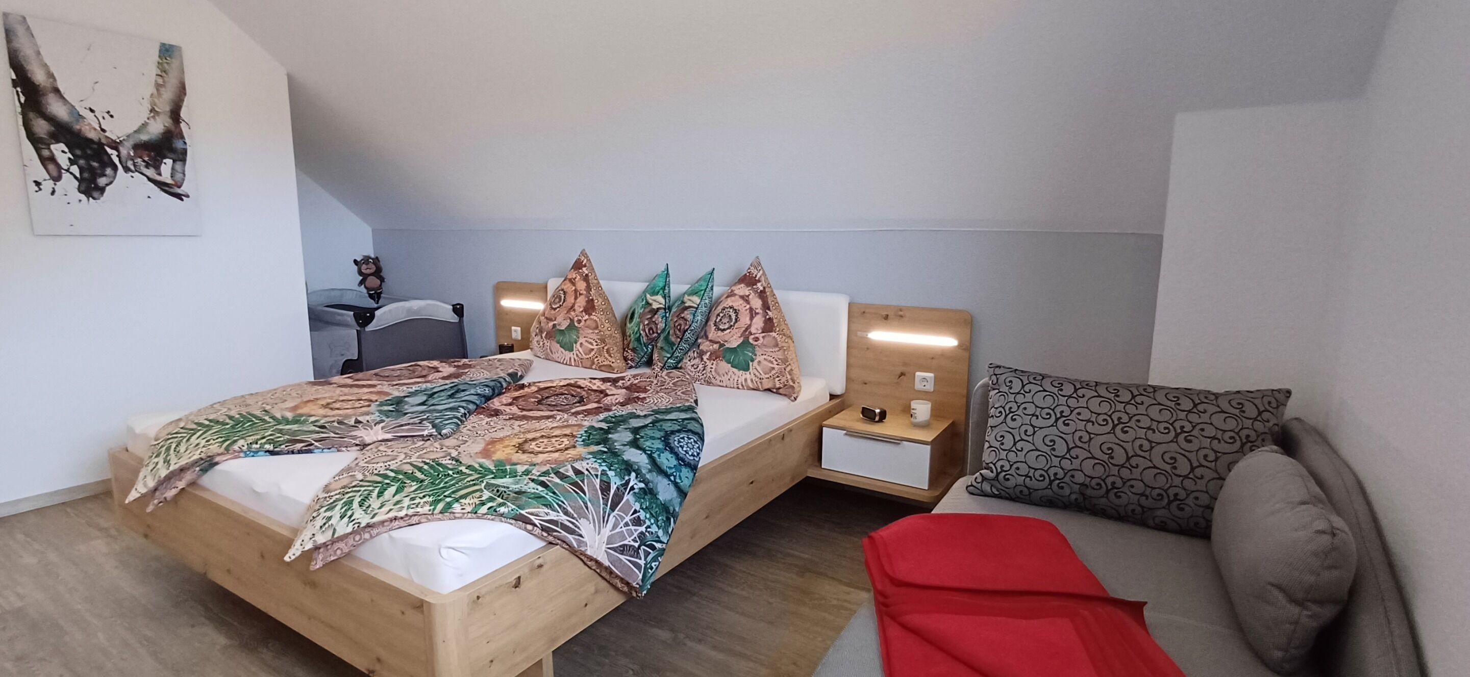 großes Schlafzimmer im OG