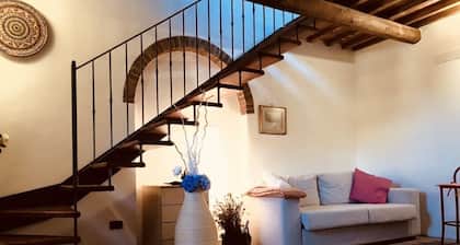 Tuscan farmhouse apartment on two levels with sea view