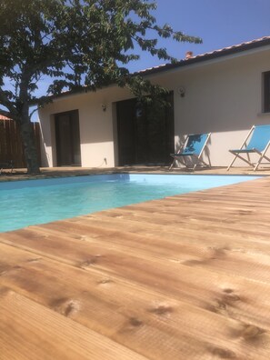 حمّام سباحة خارجي