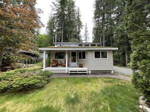 Exterior - Cozy cabin w/ Trailer, Sleeps 6 - 10 guests, Walking Distance to Beach, Hot Tub! (Swansea Point)