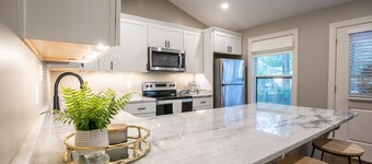 The Catherine, 1BR Cozy Studio by Velvet Ditch Villas