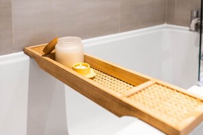 Séchoir à cheveux, serviettes fournies