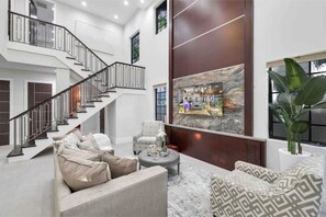 Interior - Tiki Las Olas, Fort Lauderdale (Fort Lauderdale)