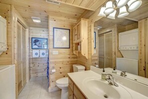 淋浴设施、吹风机、毛巾、卫生纸