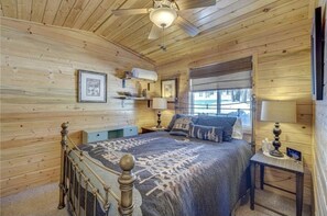 4 bedrooms, travel cot, free WiFi, bed sheets