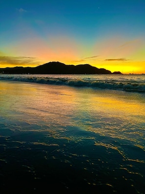 On the beach - Sea Bottom Ground Condo (Playas Del Coco)