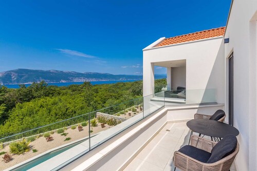 Villa VERENA mit beheiztem Pool