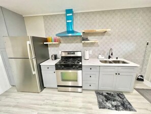 Private kitchen - Studio Guesthouse by the Park (Dallas)