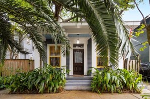 Exterior detail - Historic Algiers Point Treehouse (New Orleans)