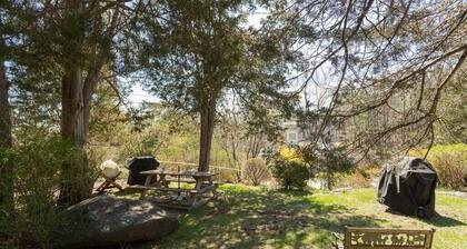 Cozy Nautical Getaway in Cape Neddick