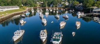 Cozy Nautical Getaway in Cape Neddick