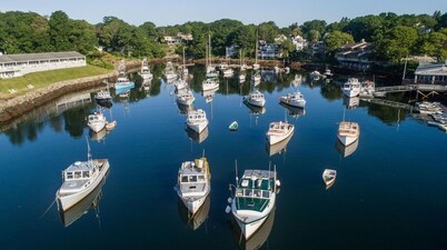 Cozy Nautical Getaway in Cape Neddick