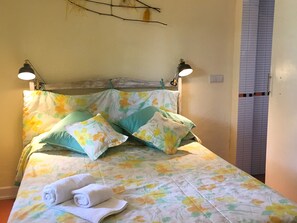 6 habitaciones, escritorio y tabla de planchar con plancha 