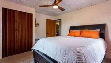 4 bedrooms, iron/ironing board, WiFi, bed sheets