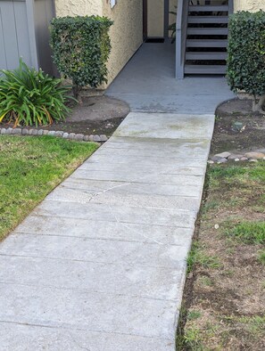 Property grounds - Departamento completo junto a autopista y centro comercial. Hablamos español. (San Diego)