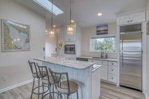 Refrigerador, microondas, parrilla de estufa y lavavajillas