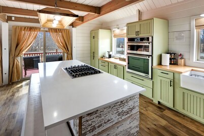 Perfect Alaskan Get away! Comfy, cozy, and remote…you will not regret it.