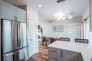 Interior - 47th Place - SW Corvallis - 4-bedroom (Corvallis)