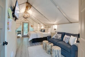 1 bedroom, travel cot, free WiFi, bed sheets