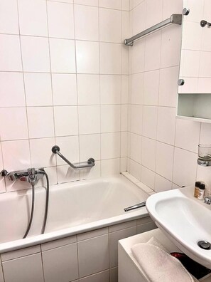 Bathroom - Devin (Geneva)