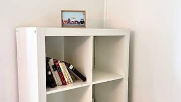 Studio | Living area | 80-cm LCD TV with satellite channels, TV