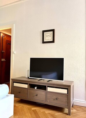 Studio | Didekorasi berbeda-beda dan dilengkapi dengan perabotan berbeda-beda