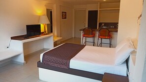 Individually decorated, individually furnished, laptop workspace - La Gloria  (Cancun)