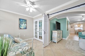 2 عدّة غرف نوم ومكتب ومكواة/لوح كي وواي فاي مجانًا