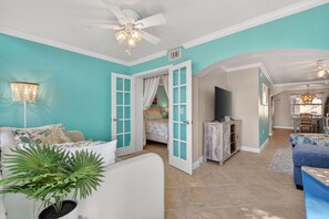 2 habitaciones, escritorio, tabla de planchar con plancha y wifi gratis 