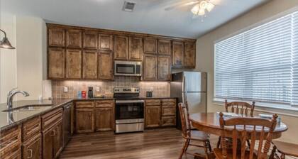 Homey townhome perfect for traveling individuals looking for short-term leases