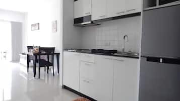 Fridge, microwave, stovetop, coffee/tea maker