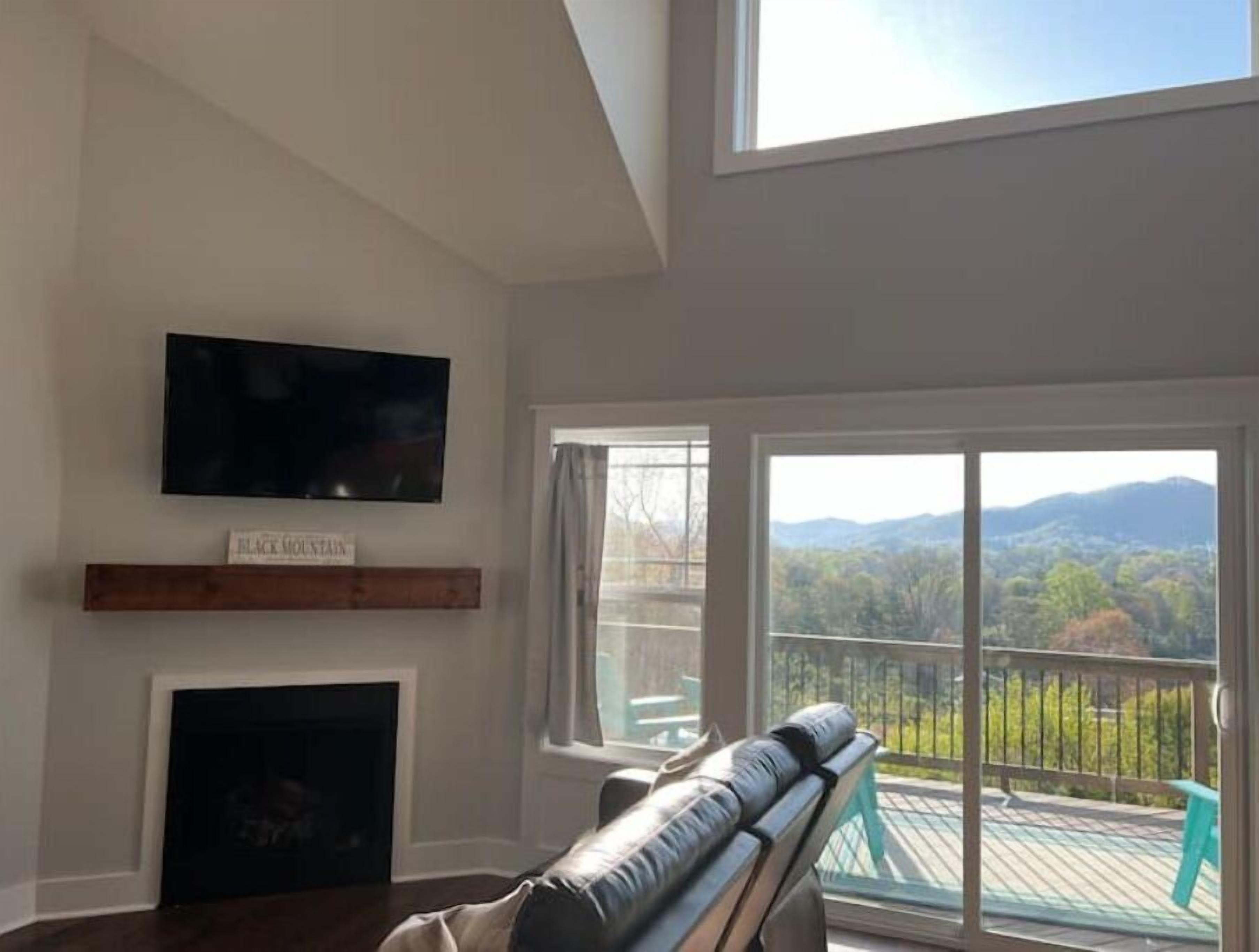 Smart-TV, Kamin, Arbeitsbereiche